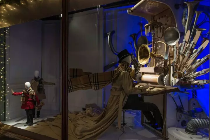 Escaparate navideño de Burberry y Harrods, Londres – Reino Unido