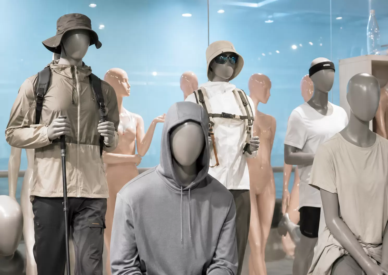 Maniquíes de concepto elegante: satisfacer las diversas necesidades de maniquíes de las marcas de moda con una excelente tecnología de moldeo por soplado