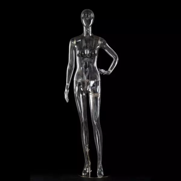 Maniqu&iacute;es femeninos de cuerpo entero.