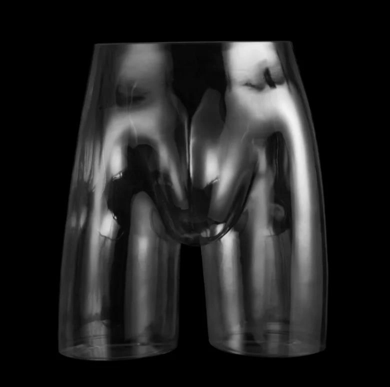Modelo masculino con forma de nalgas. Modelo masculino con forma de nalgas.